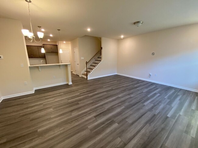 Building Photo - Brand New Townhome!