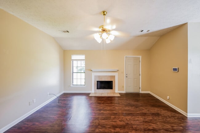 Building Photo - 6355 Sandy Ridge Curv