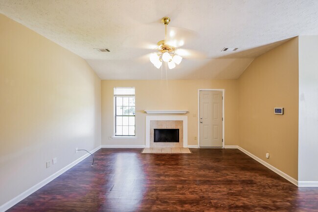 Foto del edificio - 6355 Sandy Ridge Curv