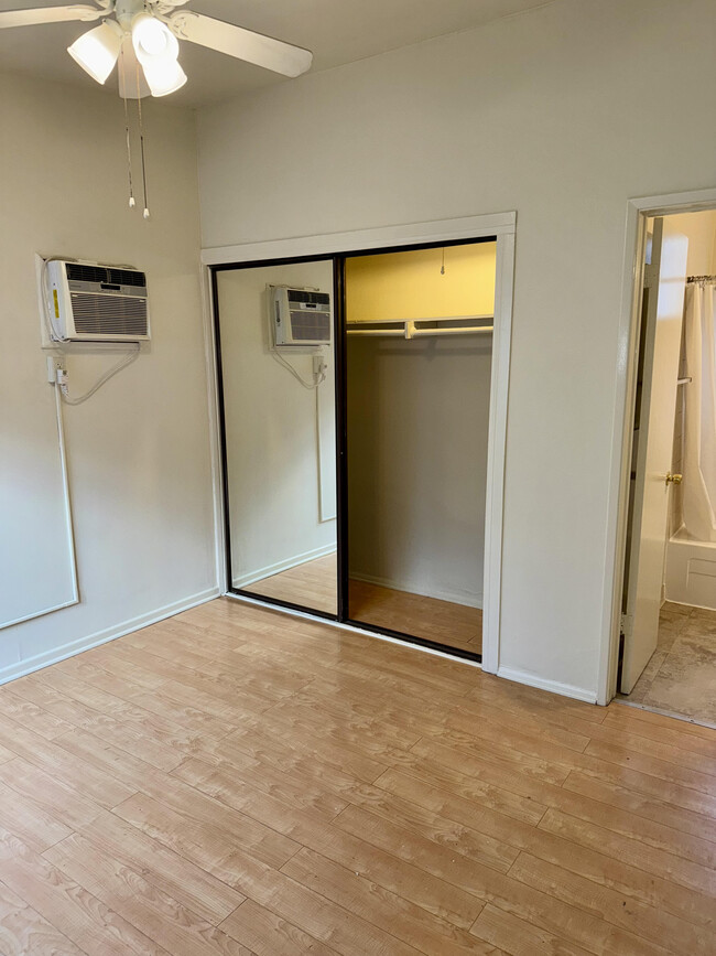 Bedroom w sliding closet - 10519 Chandler Blvd