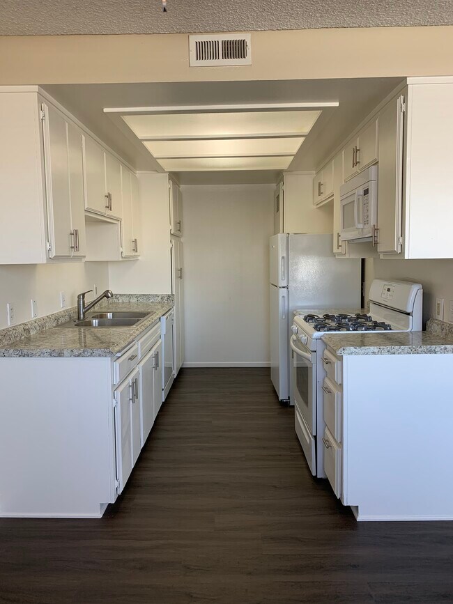 Foto del edificio - 336 E 8th St