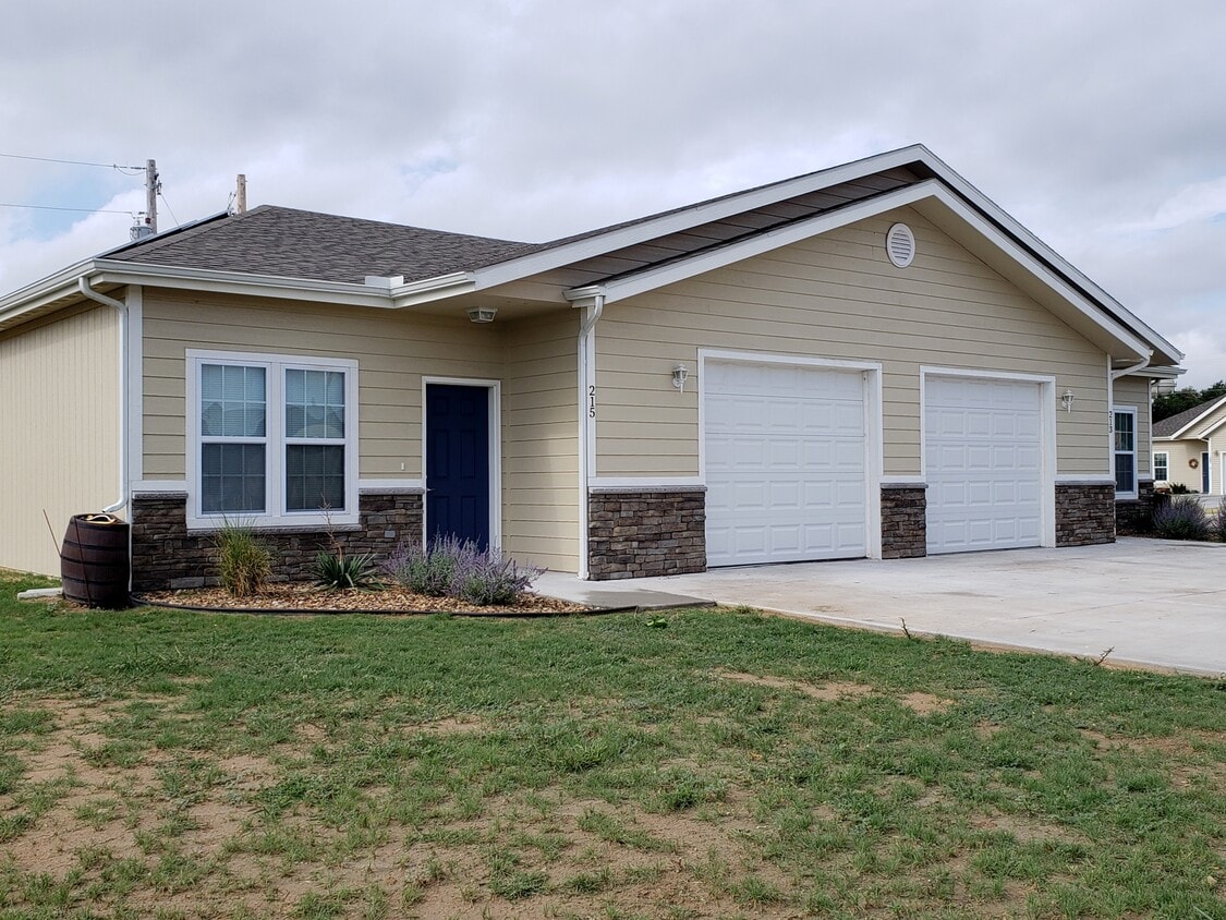 Primary Photo - Grant Prairie Townhomes I & III