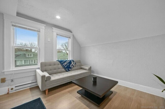 Foto del edificio - 115 Harborview Ave