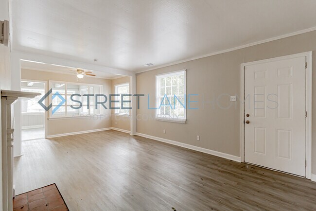 Foto del edificio - NOW OFFERING HALF OFF THE FIRST FULL MONTH...