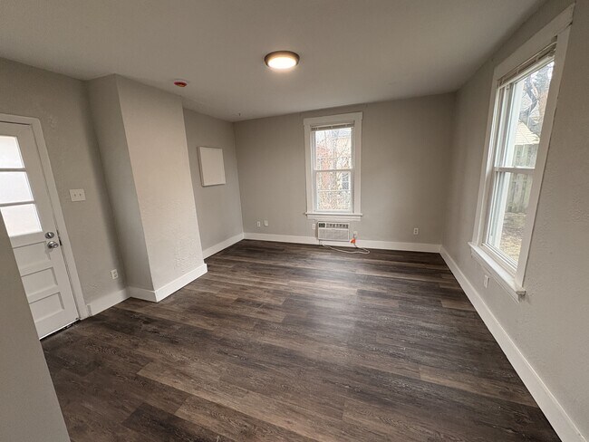 Foto del edificio - 3438 Greenwood Blvd