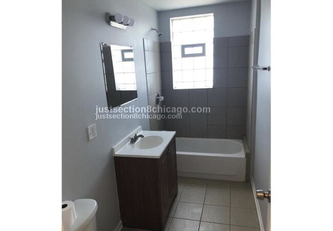 Building Photo - 1424 E 68th St