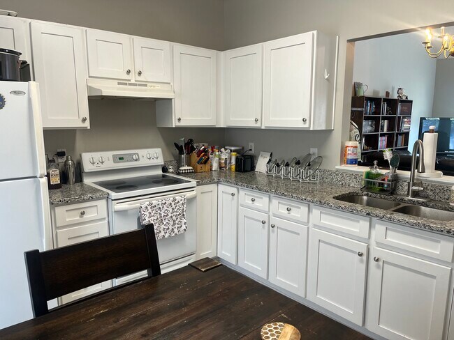 Foto del edificio - 2437 Appalachian Drive