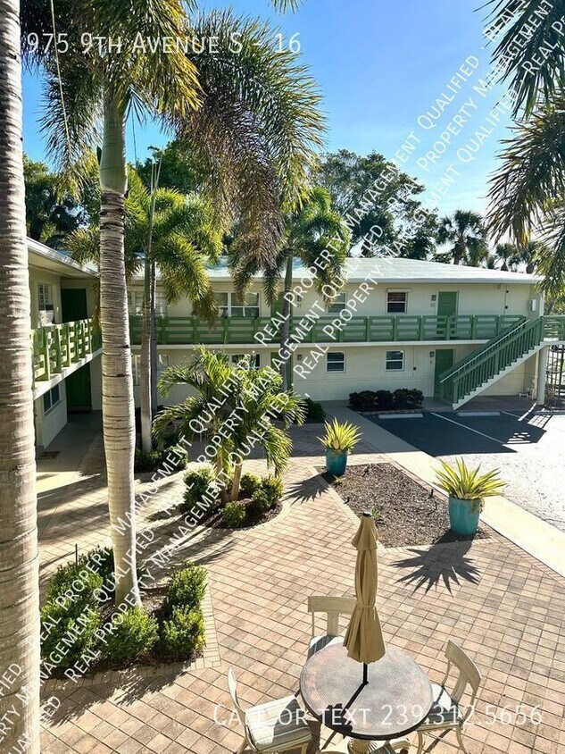 Seasonal Condo in Desirable Olde Naples Ne... House Rental in Naples