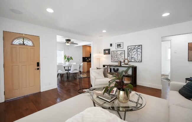 Foto del edificio - 21237 Orange Ave