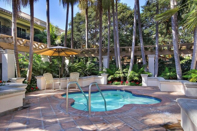 Foto del edificio - Lovely ground floor unit at the incredible El Escorial! Santa Barbara:)