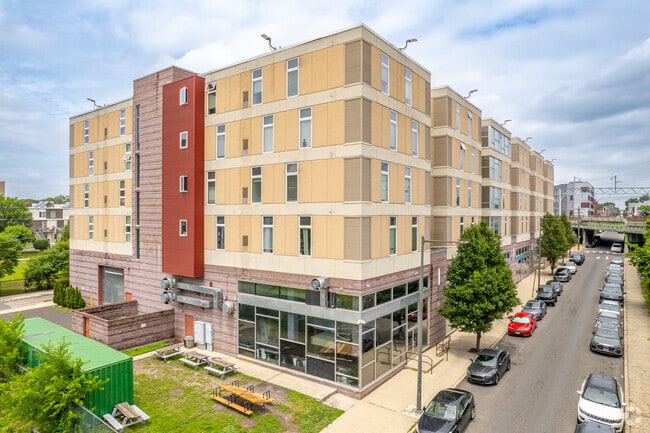Building Photo - Temple Crossing