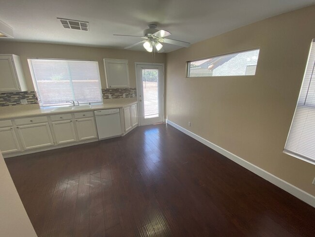 Building Photo - Wonderful 4 bed/2.5 bath home located in W...