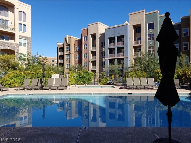 Foto del edificio - 32 E Serene Ave