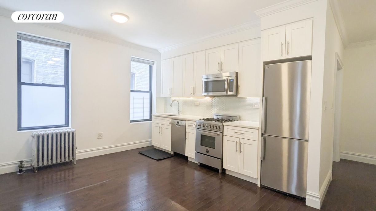 Primary Photo - 24-39-39 38th St