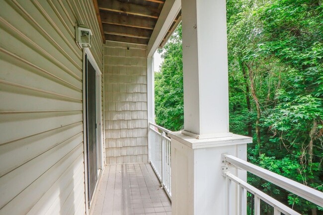 Building Photo - Freshly Painted Condo with Private Balcony