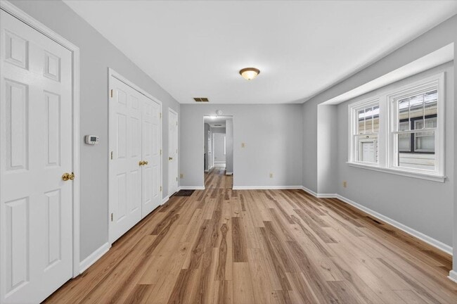 Foto del edificio - 533-533 N Sherman Dr