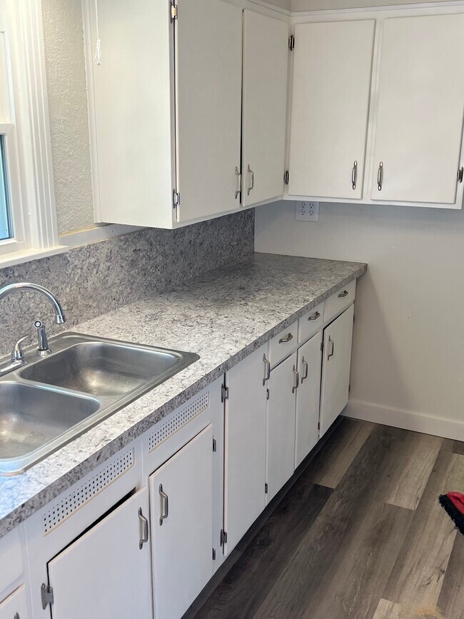 Encimeras de cocina renovadas - 503 S Franklin Ave