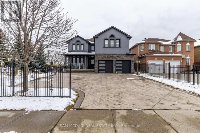 Photo du bâtiment - 987-BSMT-987 Bristol Rd W