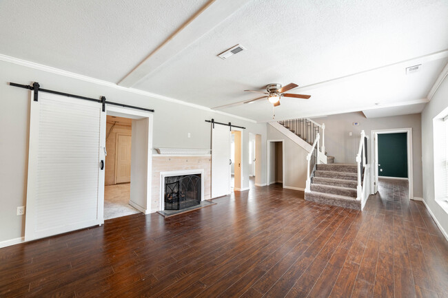 Building Photo - 400 Crestland Ave