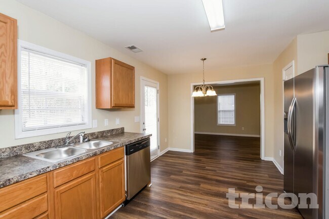 Foto del edificio - 403 Parkstone Ct