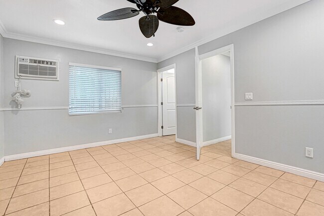 Building Photo - 400 W 109th St