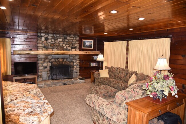 Foto del edificio - 2586 Deer Ln