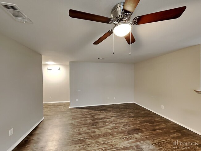 Building Photo - 9025 Puerto Vista Dr
