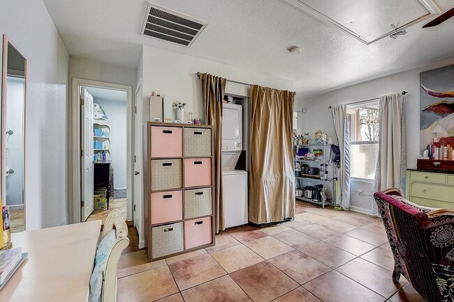 Foto del edificio - 3256 Greene Ave