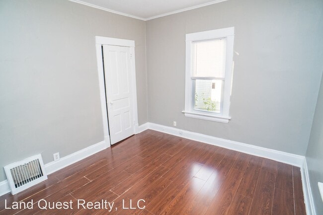 Building Photo - 2 br, 1 bath Apartment - 1713 51st Pl.