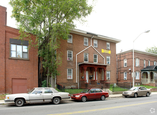 Building Photo - 479-383 Broad St