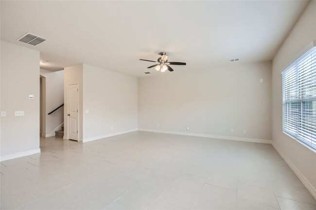 Building Photo - Home in Weston Oaks!