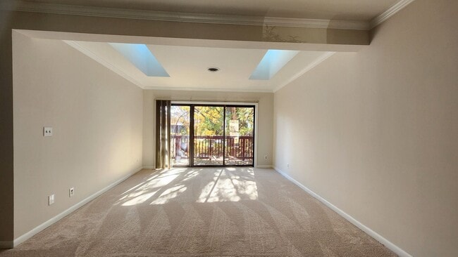 Foto del edificio - Affordable 2BR close to King St Metro