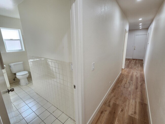 Building Photo - 1279 Palou Ave