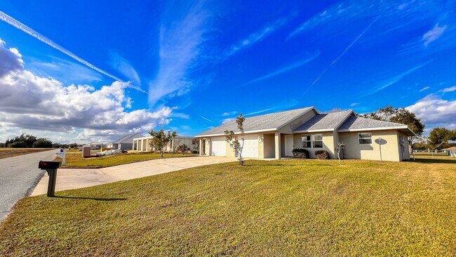 Building Photo - Charming, Spacious 2 Bedroom, 2 Bathroom H...