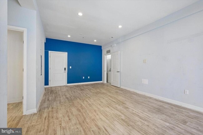 Building Photo - 980 N Marshall St