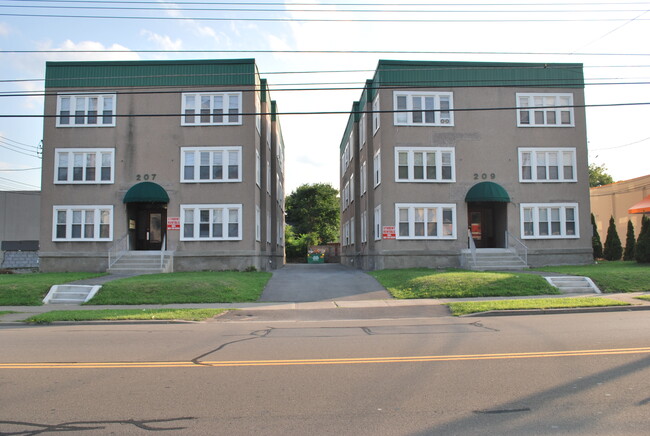 Building Photo - 207 Main St.