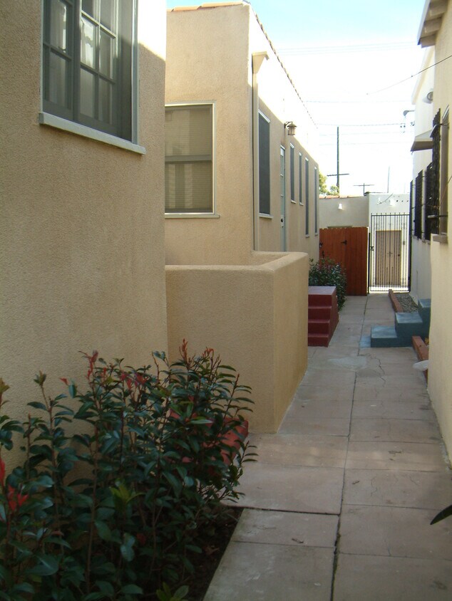 Foto del edificio - 1290 S Highland Ave