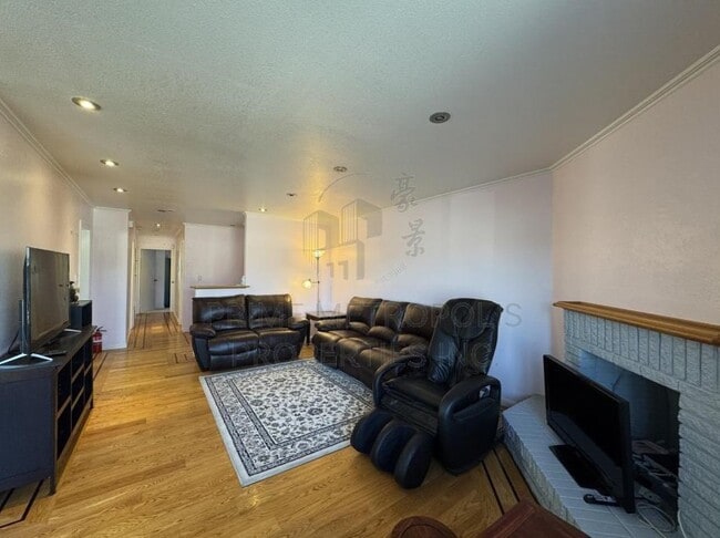 Building Photo - 60 Surrey Ct