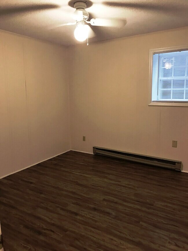 Foto del edificio - 406 Old Central Rd