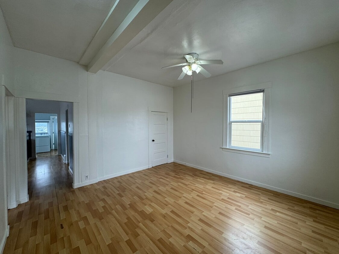 Foto principal - Three Bedroom House in Visitacion Valley