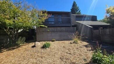 Building Photo - 8341 Valley View Ct