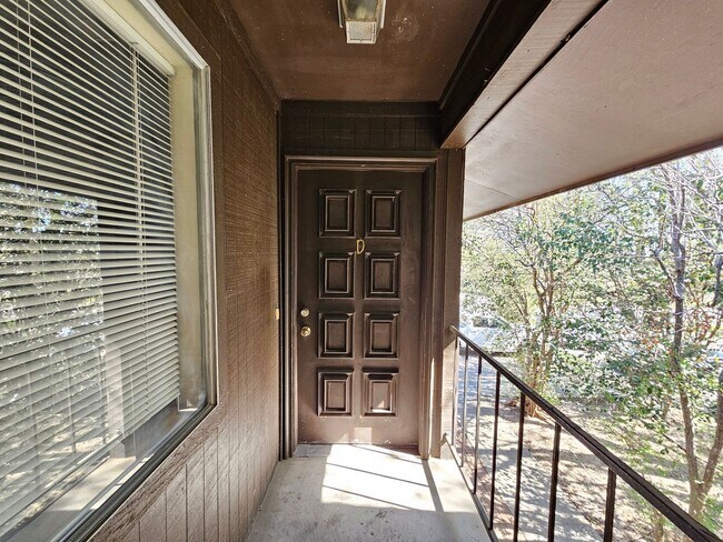 Foto del edificio - RENT SPECIAL AVAILABLE & WATER INCLUDED!