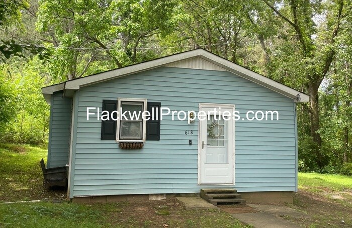 Well Maintained 2 bedroom, 1 Bath home - Well Maintained 2 bedroom, 1 Bath home