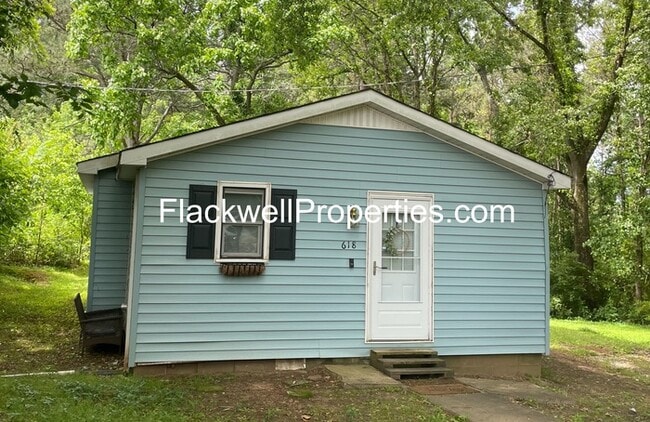 Well Maintained 2 bedroom, 1 Bath home - Well Maintained 2 bedroom, 1 Bath home