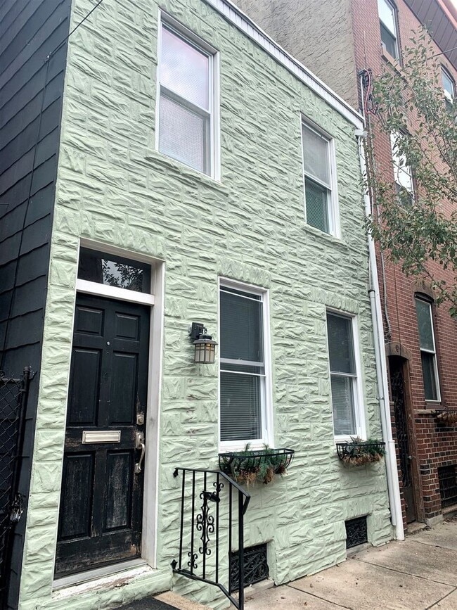 Building Photo - Stunning 3-Bedroom Townhome with Gorgeous ...