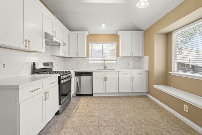 Foto del edificio - 4411 Leyland Dr