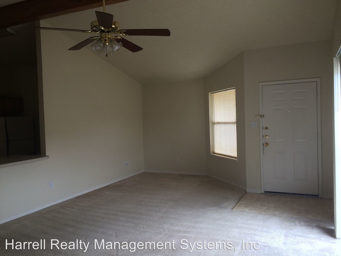 Building Photo - 1631 Breezy Dr