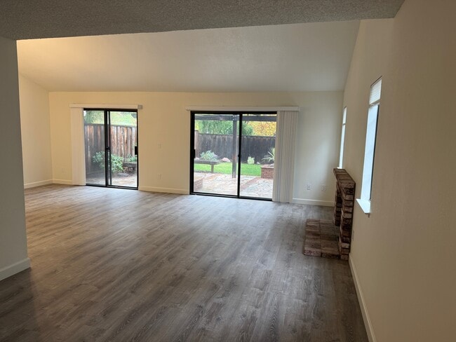 Building Photo - 60 Boulder Creek Ct