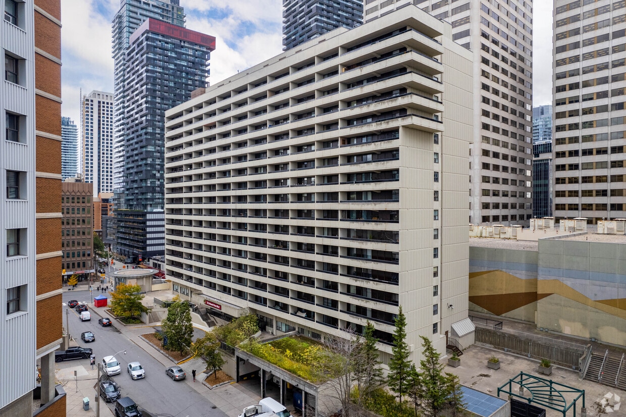 Yonge Eglinton Apartments — Orchard View Apartments - 33 Orchard View ...