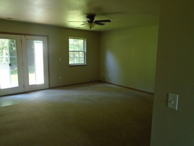 Building Photo - 22605 Hollow Oak Ln